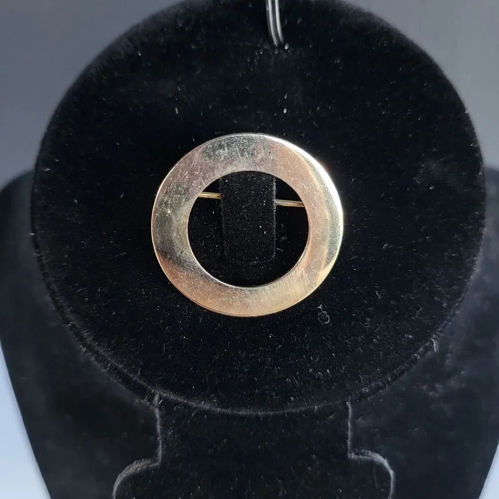 Minimalist Goldtone Circle Brooch Pin 1.25 in